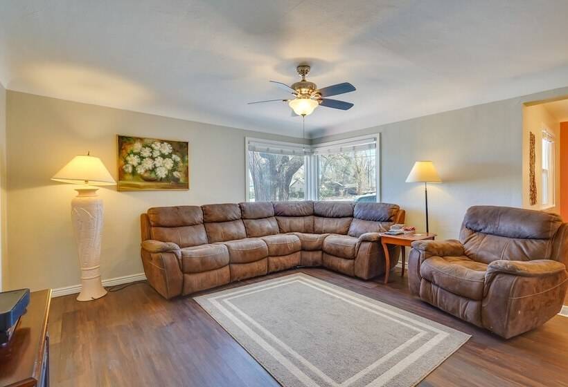 Pueblo House By Riverwalk, 2 Miles To Fairgrounds!