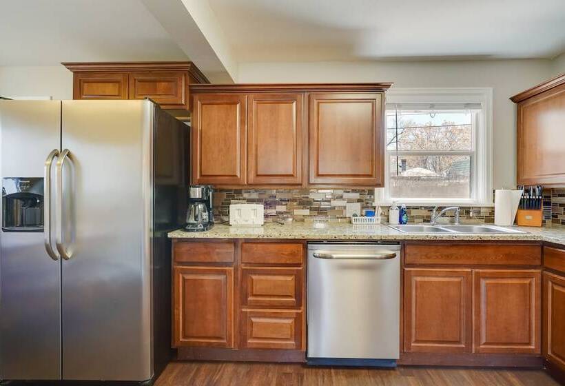 Pueblo House By Riverwalk, 2 Miles To Fairgrounds!