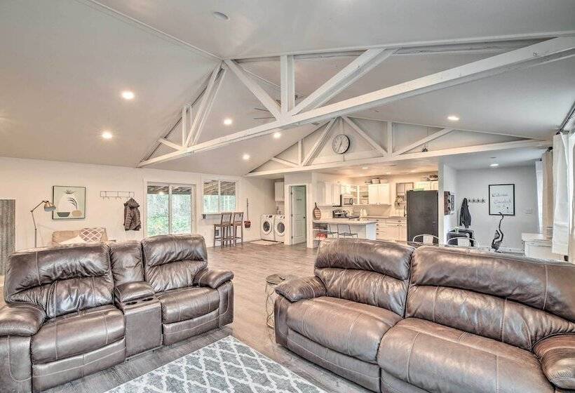 Quaint, Cozy Outdoor Retreat Near Mt Rainier!