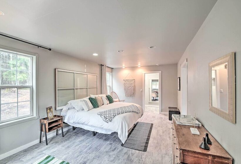 Quaint, Cozy Outdoor Retreat Near Mt Rainier!