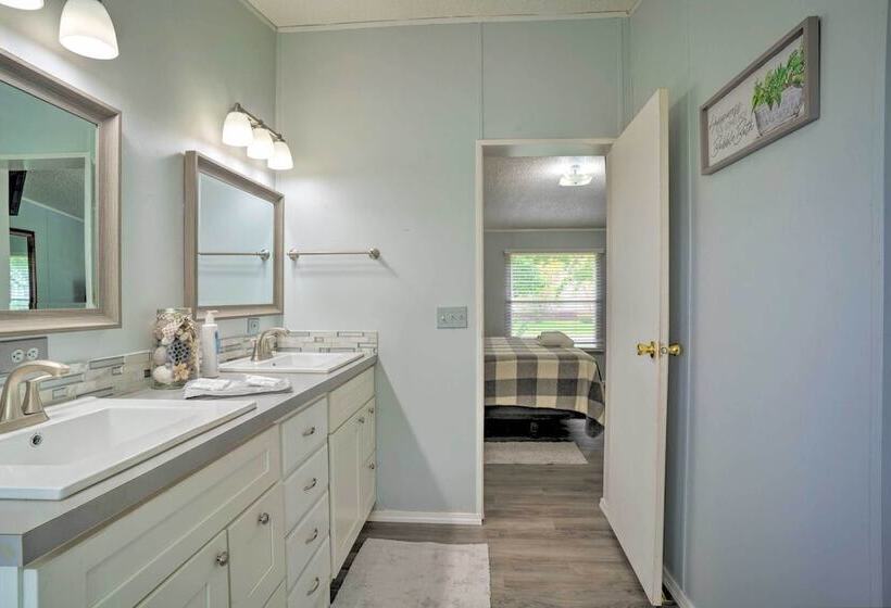 Quaint Ridgely Home ~ 9 Mi To Reelfoot Lake!