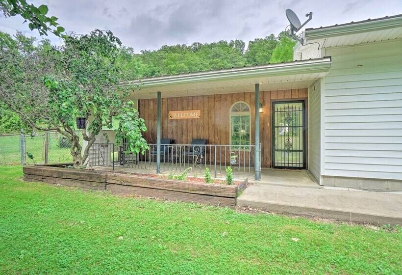 Quaint Zanesville Home W/ Game Room & Yard!