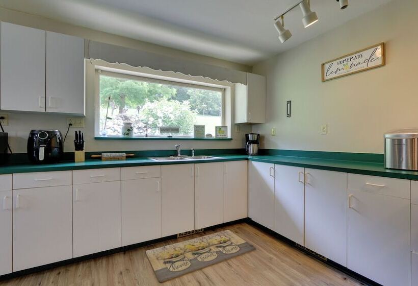 Quaint Zanesville Home W/ Game Room & Yard!