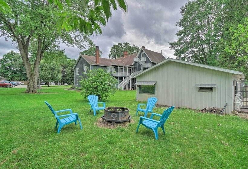 Quaint Zanesville Home W/ Game Room & Yard!