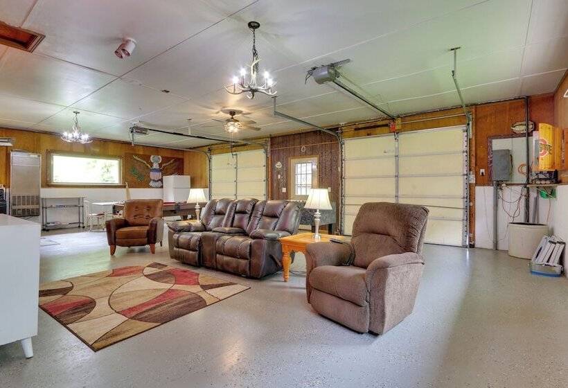 Quaint Zanesville Home W/ Game Room & Yard!