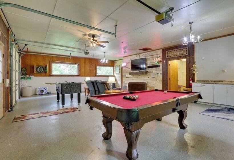 Quaint Zanesville Home W/ Game Room & Yard!