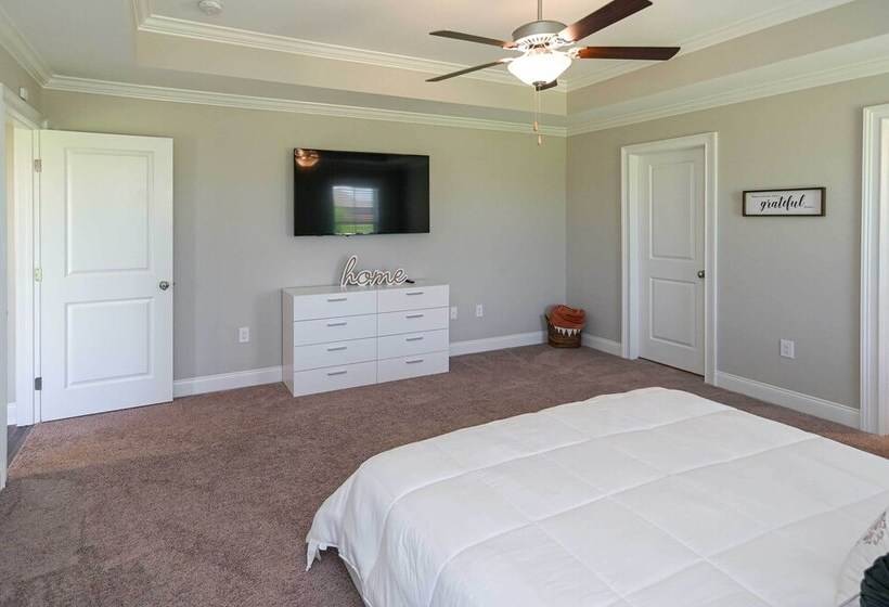 Quiet Family Home 15 Mi To Dtwn Huntsville!