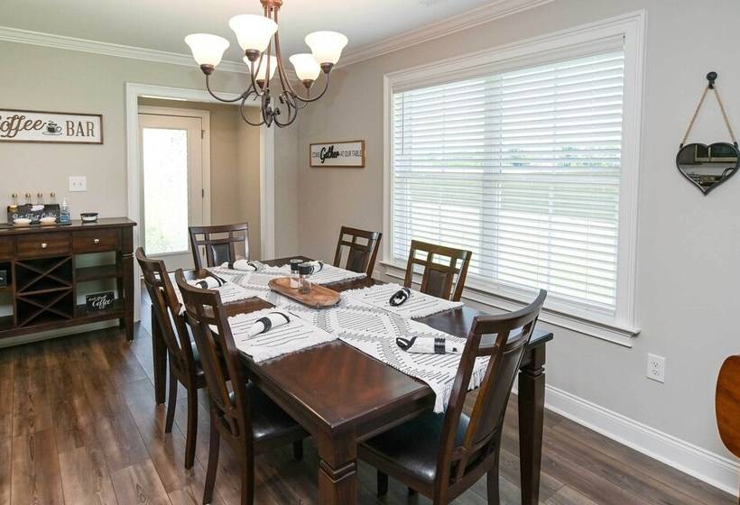 Quiet Family Home 15 Mi To Dtwn Huntsville!