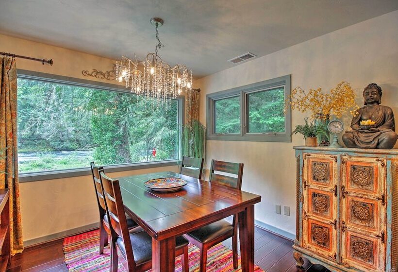 Quiet & Romantic Riverfront Mckenzie Bridge Cabin!
