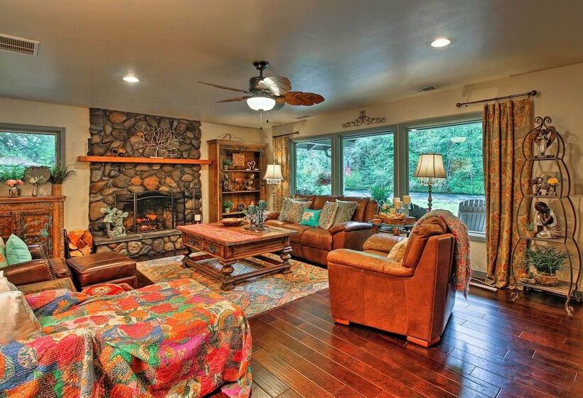 Quiet & Romantic Riverfront Mckenzie Bridge Cabin!