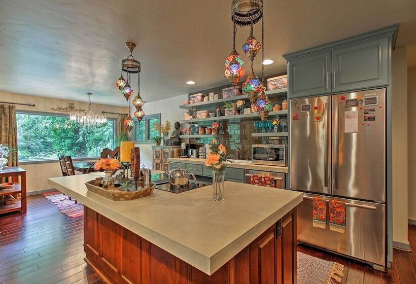 Quiet & Romantic Riverfront Mckenzie Bridge Cabin!