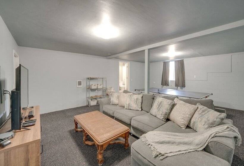 Quiet Sequoia National Forest Cabin W/ Fireplace