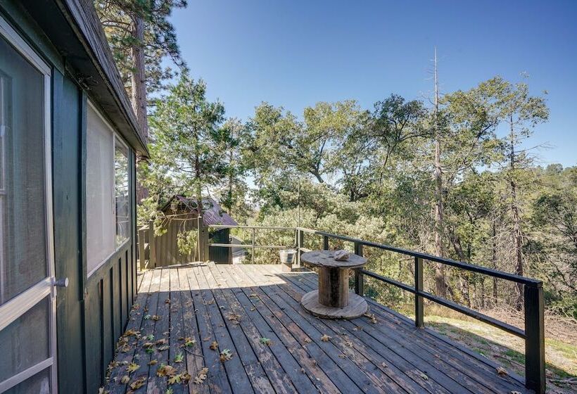 Quiet Sequoia National Forest Cabin W/ Fireplace