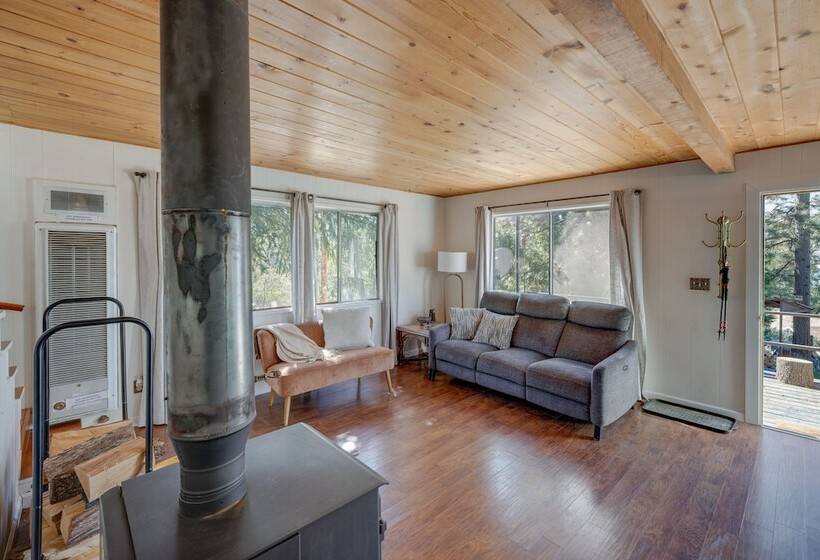 Quiet Sequoia National Forest Cabin W/ Fireplace