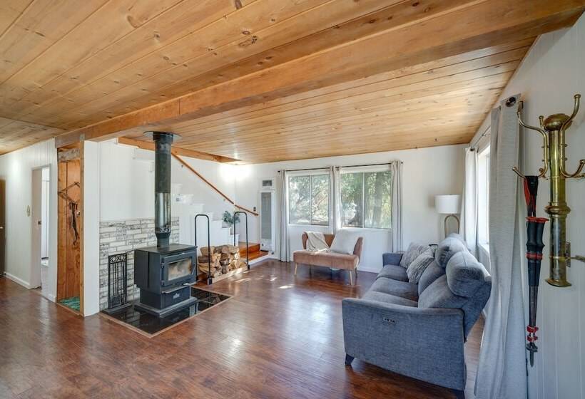 Quiet Sequoia National Forest Cabin W/ Fireplace