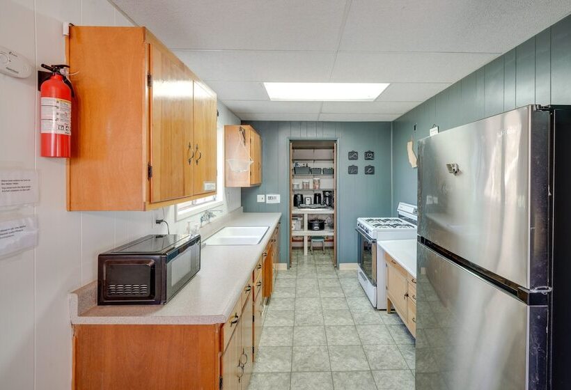 Quiet Sequoia National Forest Cabin W/ Fireplace