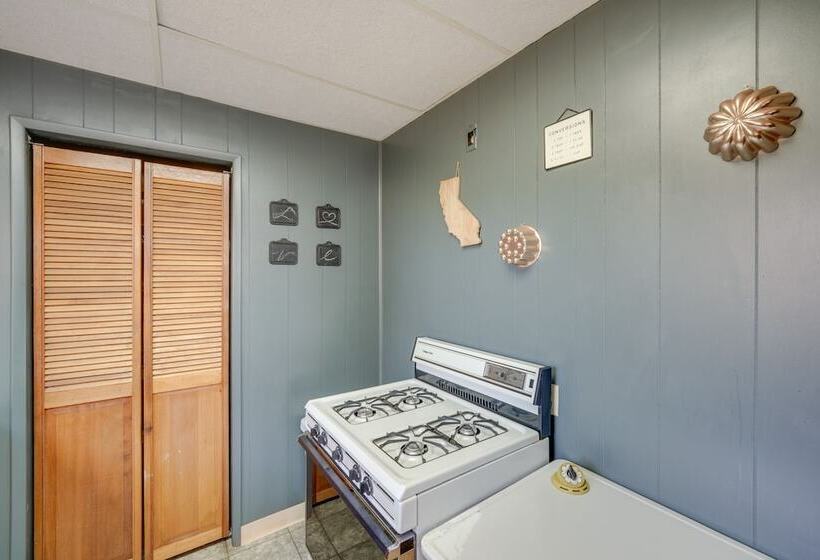 Quiet Sequoia National Forest Cabin W/ Fireplace