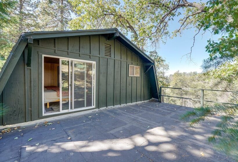 Quiet Sequoia National Forest Cabin W/ Fireplace