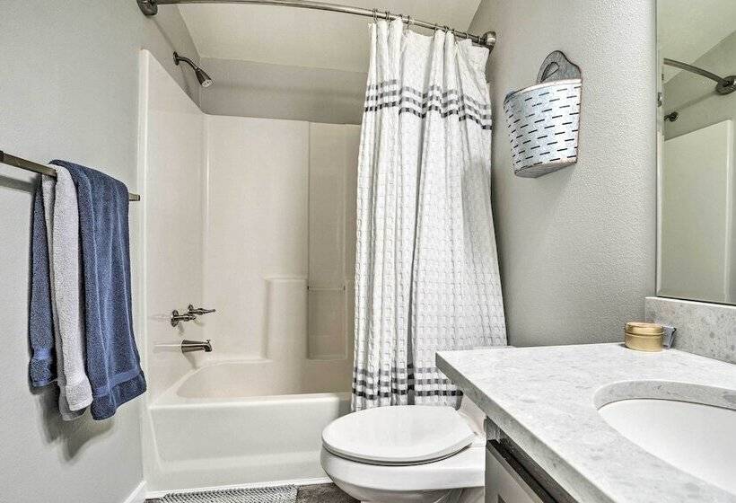 Quincy Home On Lavender Farm W/ River Views!