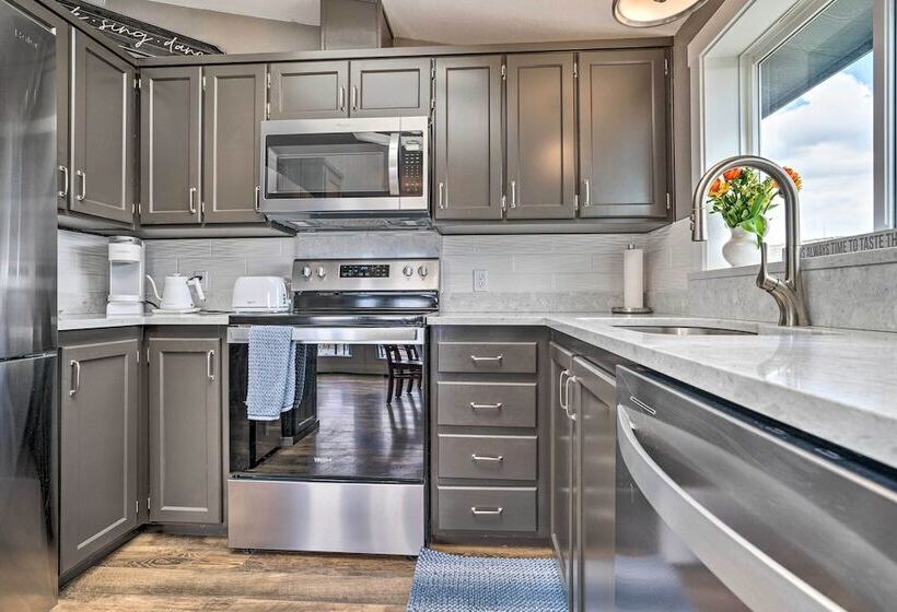 Quincy Home On Lavender Farm W/ River Views!