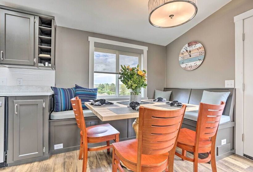 Quincy Home On Lavender Farm W/ River Views!