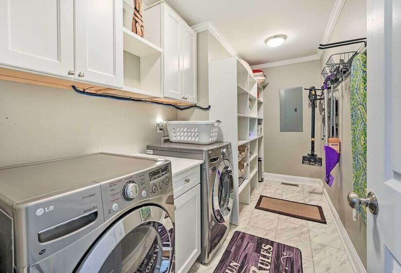 Ranch Style Home 7 Mi To Downtown Greensboro!