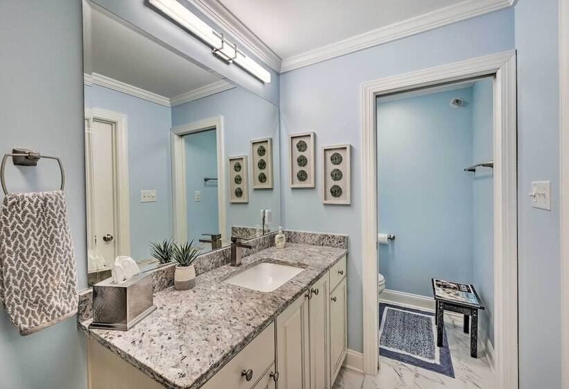 Ranch Style Home 7 Mi To Downtown Greensboro!