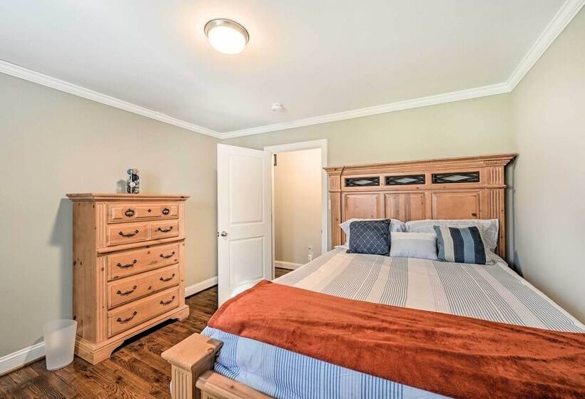 Ranch Style Home 7 Mi To Downtown Greensboro!