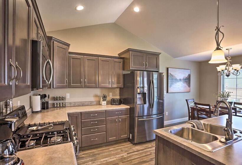 Rapid City Home W/ Patio < 5 Mi To Downtown!