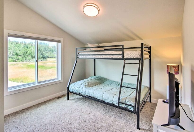 Red Lodge Home W/ Patio ~ 1 Mi From Downtown!