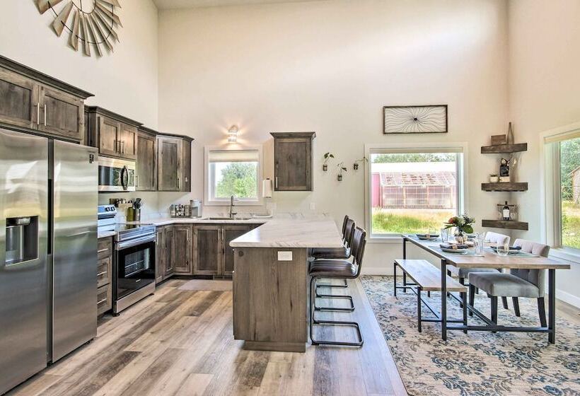 Red Lodge Home W/ Patio ~ 1 Mi From Downtown!