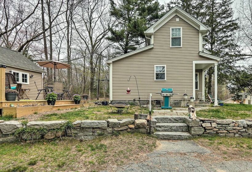 Remodeled Farmhouse In Waterford Near 2 Beaches!