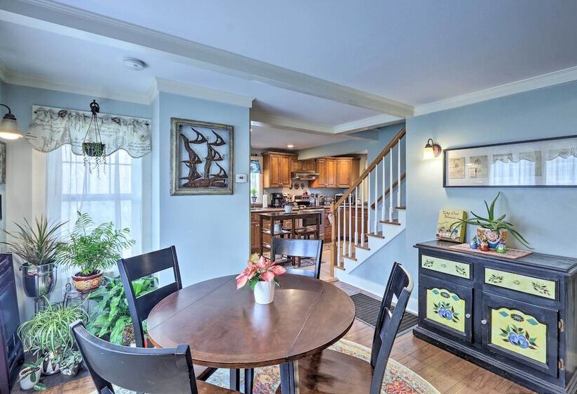 Remodeled Farmhouse In Waterford Near 2 Beaches!