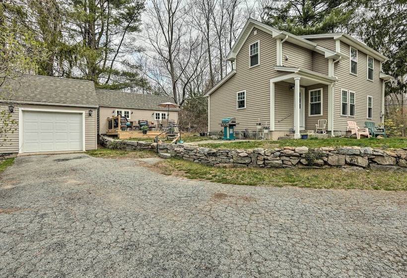 Remodeled Farmhouse In Waterford Near 2 Beaches!