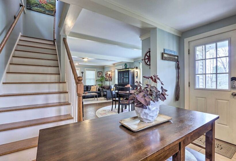 Remodeled Farmhouse In Waterford Near 2 Beaches!