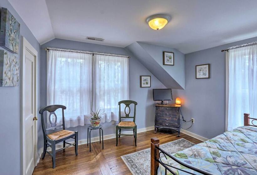 Remodeled Farmhouse In Waterford Near 2 Beaches!