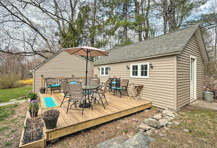 Remodeled Farmhouse In Waterford Near 2 Beaches!