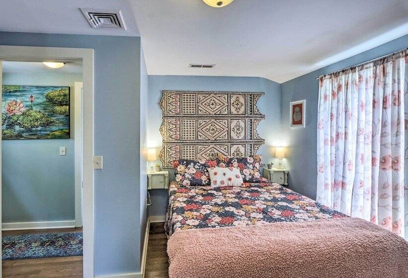 Remodeled Farmhouse In Waterford Near 2 Beaches!