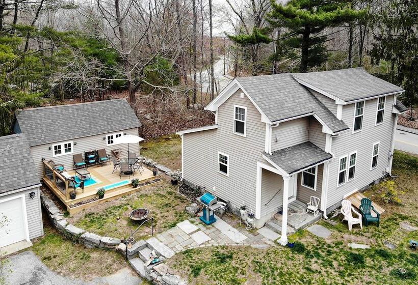 Remodeled Farmhouse In Waterford Near 2 Beaches!