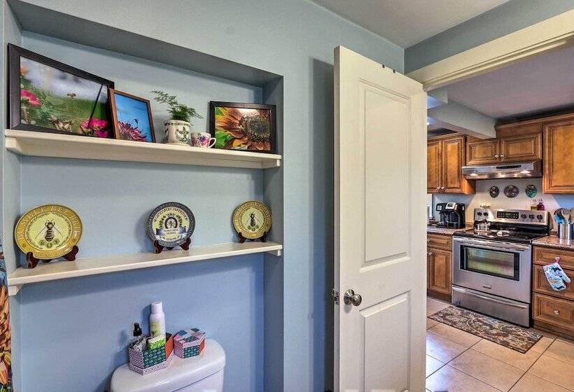 Remodeled Farmhouse In Waterford Near 2 Beaches!