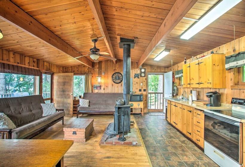 Remote Escape: Serene Lakeside Cabin W/ Beach