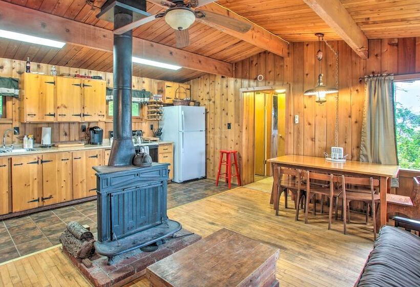 Remote Escape: Serene Lakeside Cabin W/ Beach