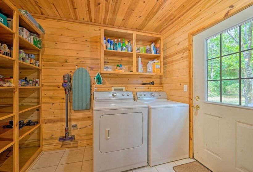 Remote Smithville Cottage: Furnished Deck & Grill