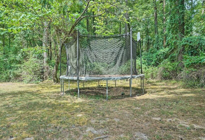 Remote Smithville Cottage: Furnished Deck & Grill