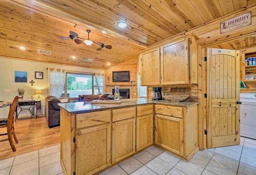 Remote Smithville Cottage: Furnished Deck & Grill