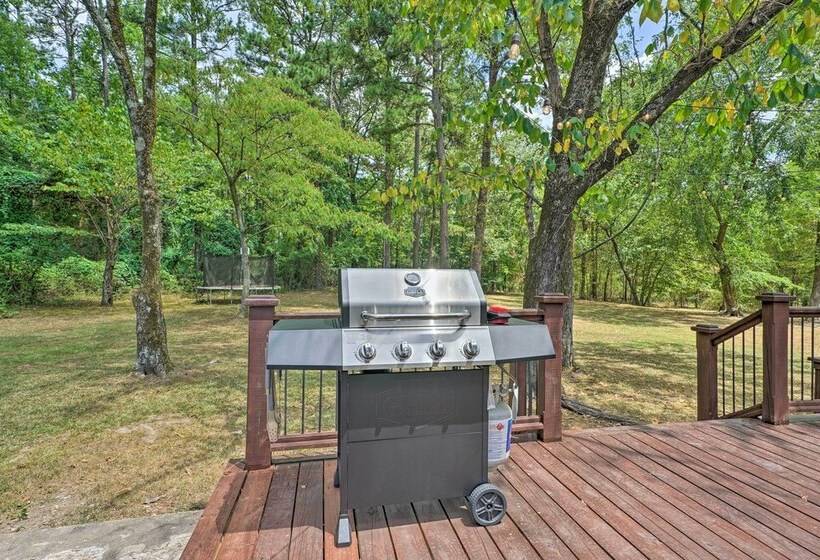 Remote Smithville Cottage: Furnished Deck & Grill