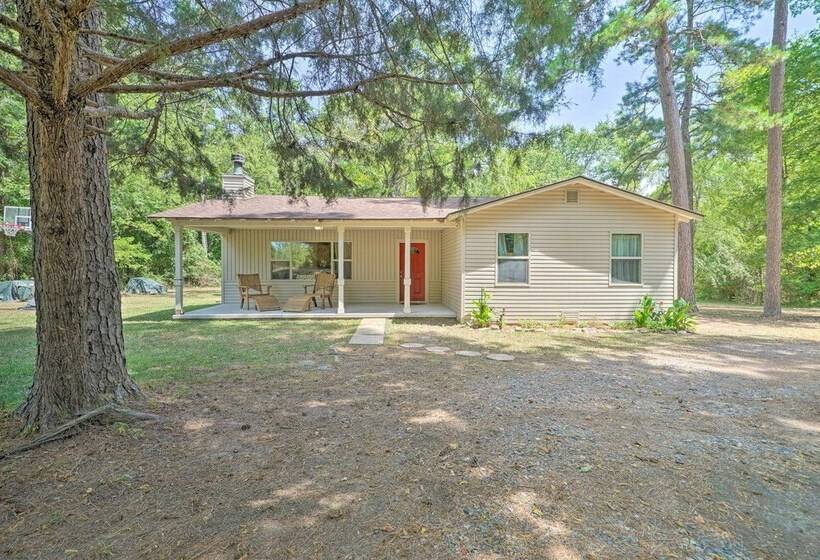 Remote Smithville Cottage: Furnished Deck & Grill