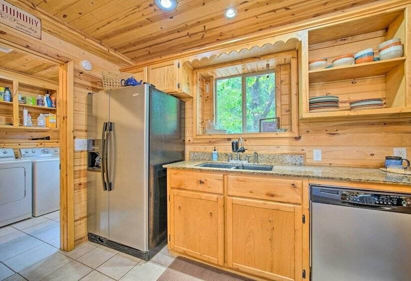 Remote Smithville Cottage: Furnished Deck & Grill