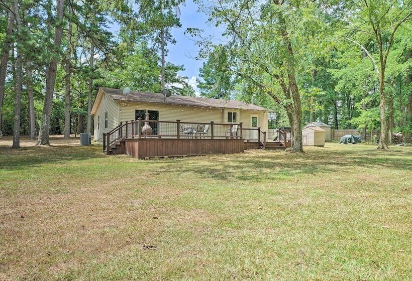 Remote Smithville Cottage: Furnished Deck & Grill