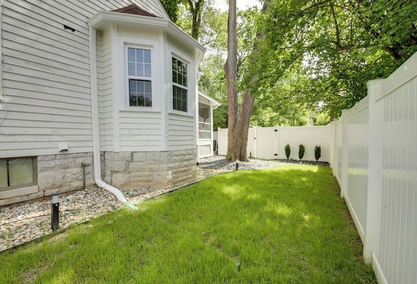 Renovated Bloomington Home Steps To Campus!